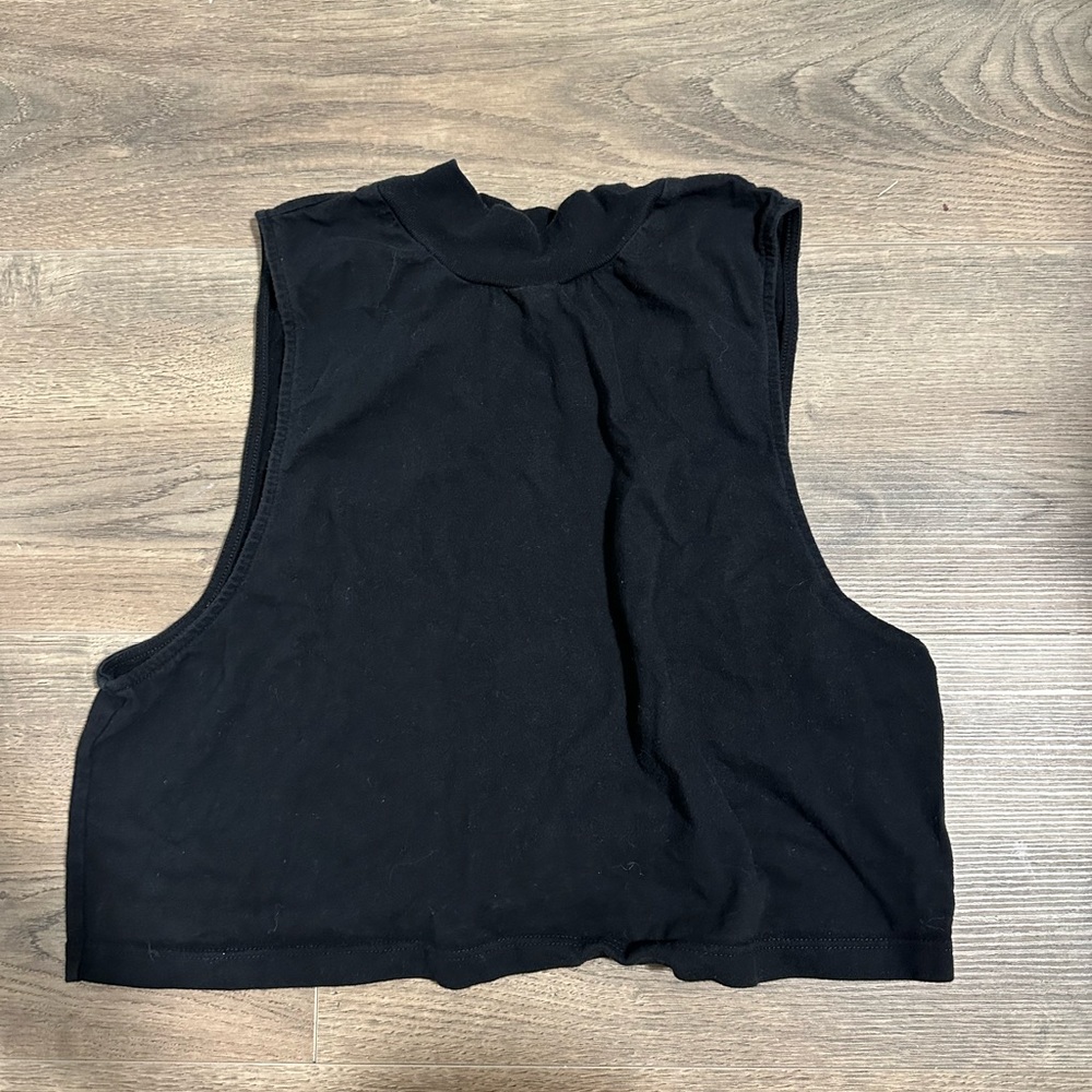 Alo Yoga Mock Neck Top
Size small